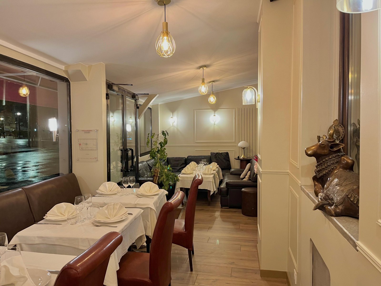 Intérieur et ambiance du Mangalore Lounge