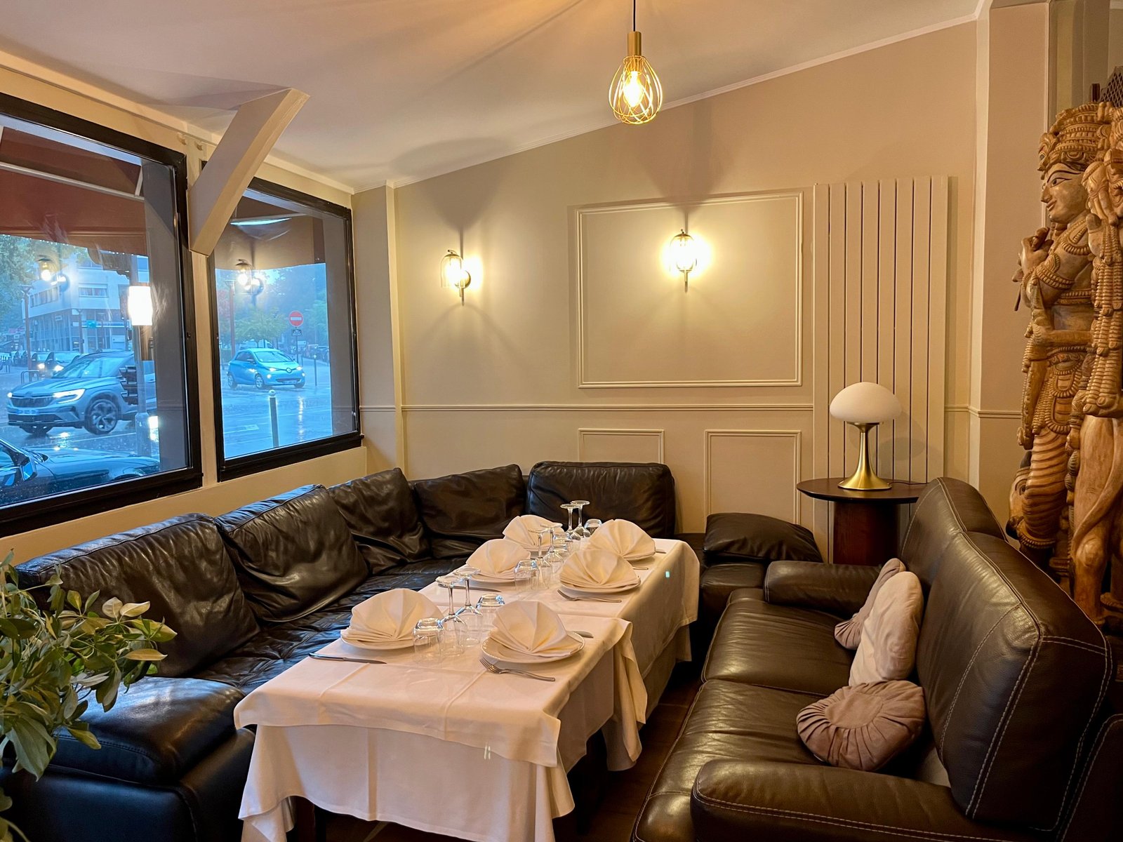 Intérieur et ambiance du Mangalore Lounge